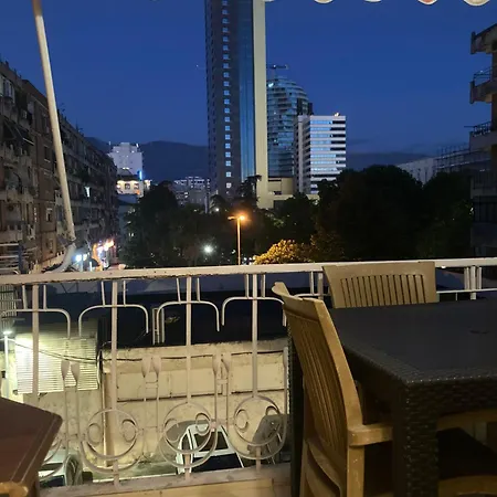 Central Tirana Stay ホームステイ *